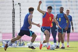 VIDEO: Harry Maguire làm xiếc với trái bóng